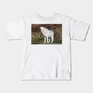 An Arctic Wolf Howls during the day Kids T-Shirt